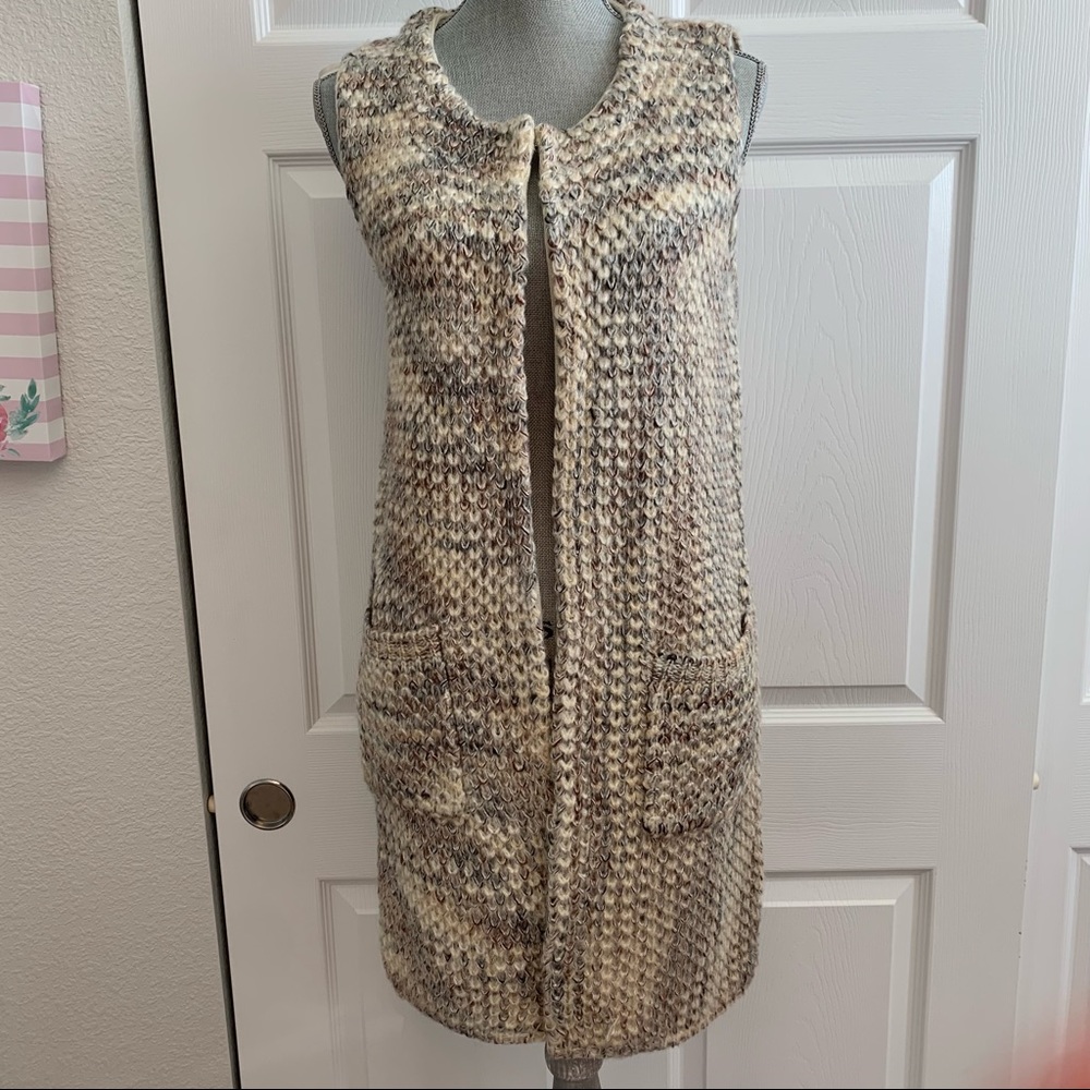 SOLITAIRE long sleeveless cardigan S in beautiful neutrals top hook closure - Picture 1 of 14